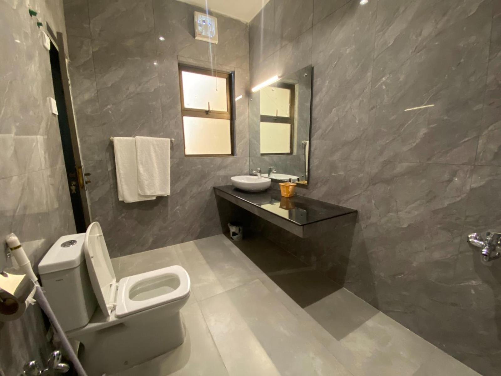 Hotel Vip Express Peschawar Exterior foto
